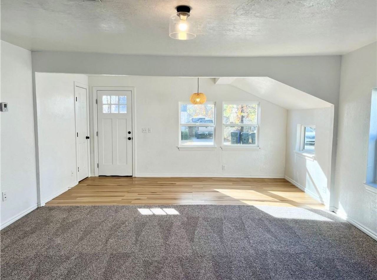 103 E Himes St - Photo 3 of 10