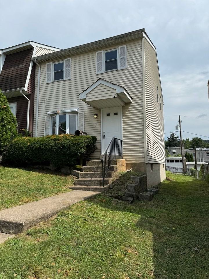 144 E Elm St - Photo 2 of 21