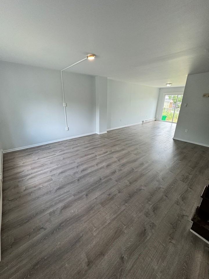 144 E Elm St - Photo 3 of 21