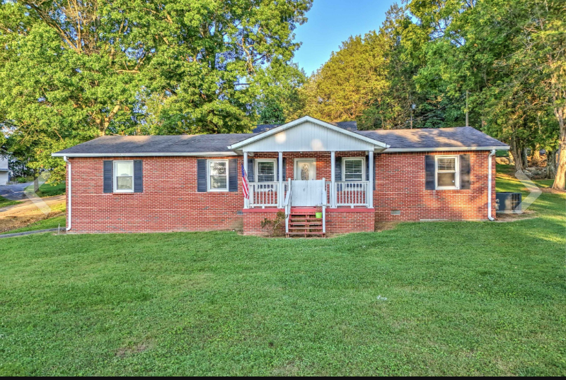 131 Waggoner St - Photo 2 of 10