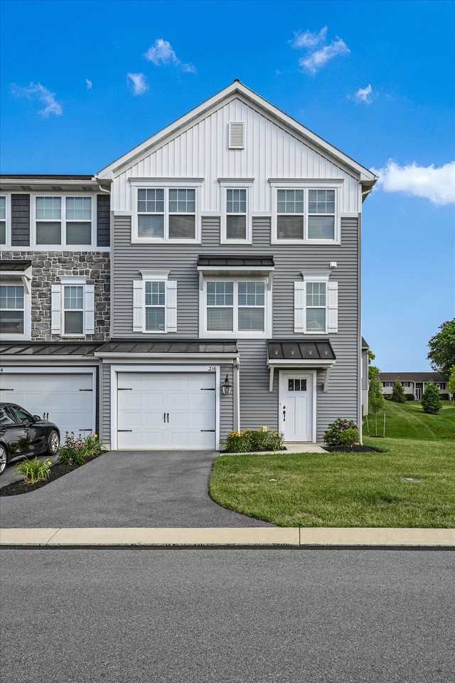 216 Highland Ct #216 - Photo 2 of 31