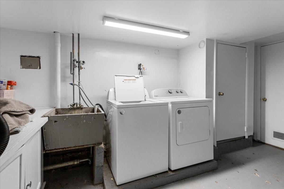 3046 N Kenmore Ave #1 - Photo 4 of 10