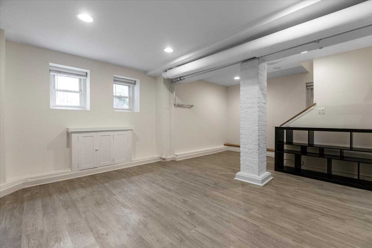 3046 N Kenmore Ave #1 - Photo 5 of 10