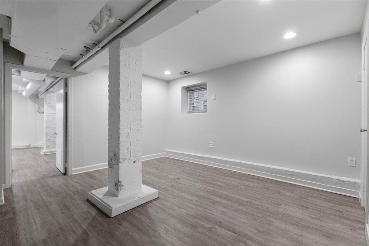 3046 N Kenmore Ave #1 - Photo 6 of 10