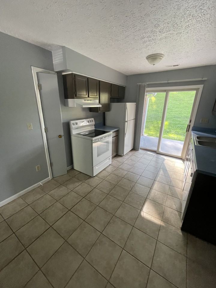 101 Lovely Mount Dr #B - Photo 5 of 13