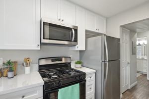 featured image of 1540 W 8th St