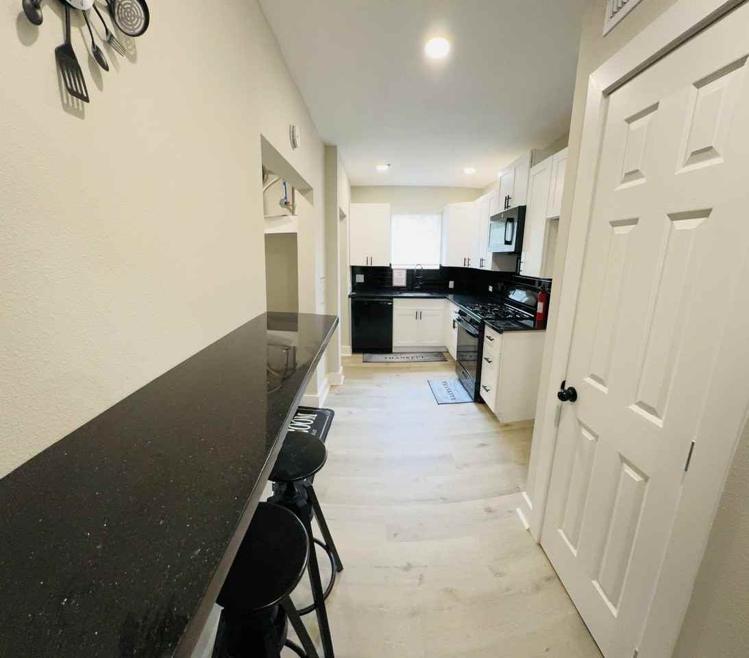 Wentworth St - Photo 7 of 9