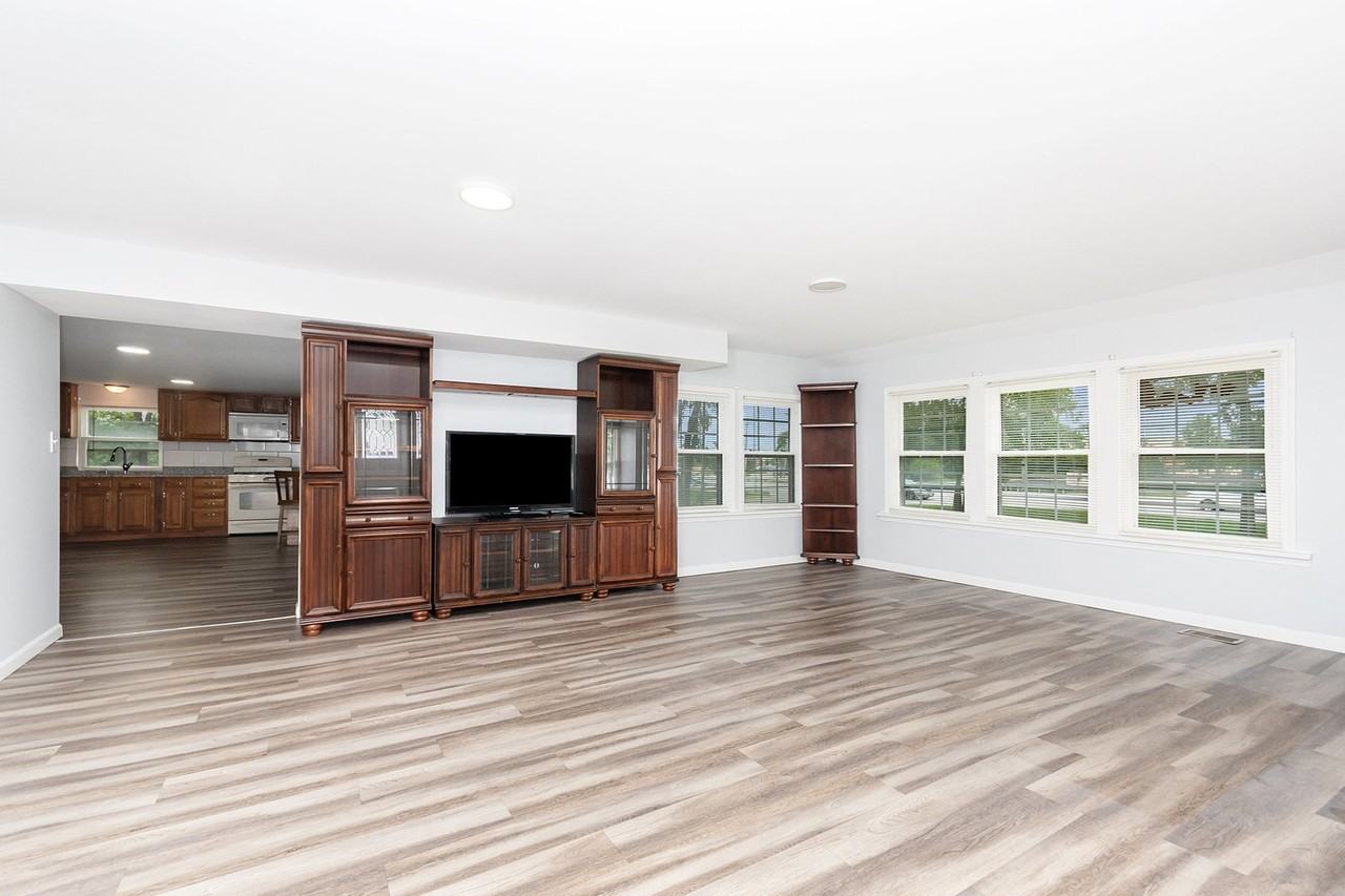 2576 Plainfield Rd - Photo 3 of 15