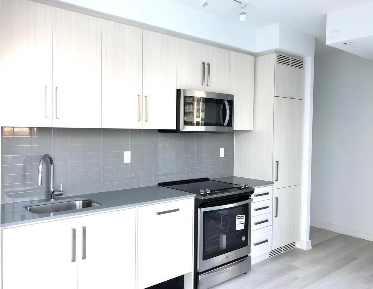 5180 Yonge St - Photo 3 of 16