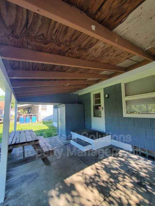 1923 Ward Rd - Photo 2 of 23