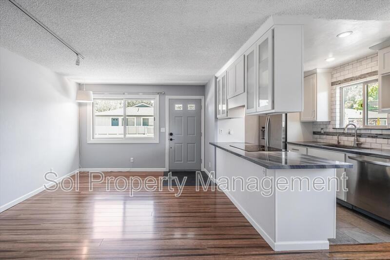 925 Ponselle Ln - Photo 3 of 19