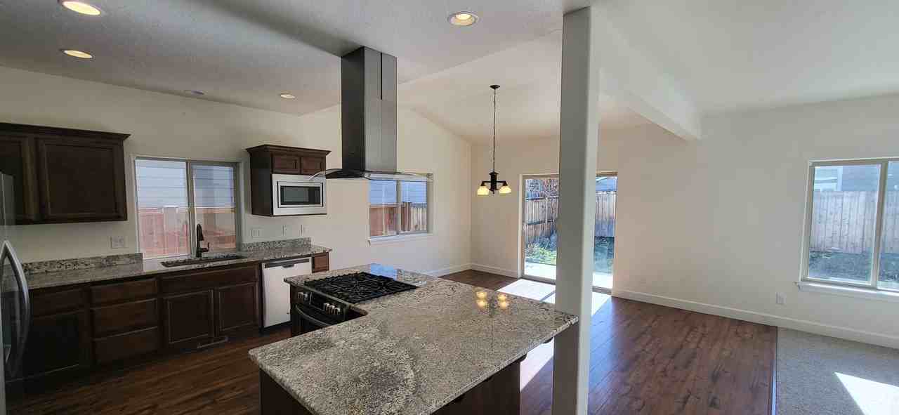 21187 SE Kayla Ct - Photo 6 of 41