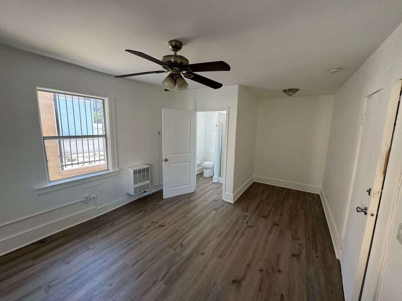 640 San Julian St - Photo 3 of 7