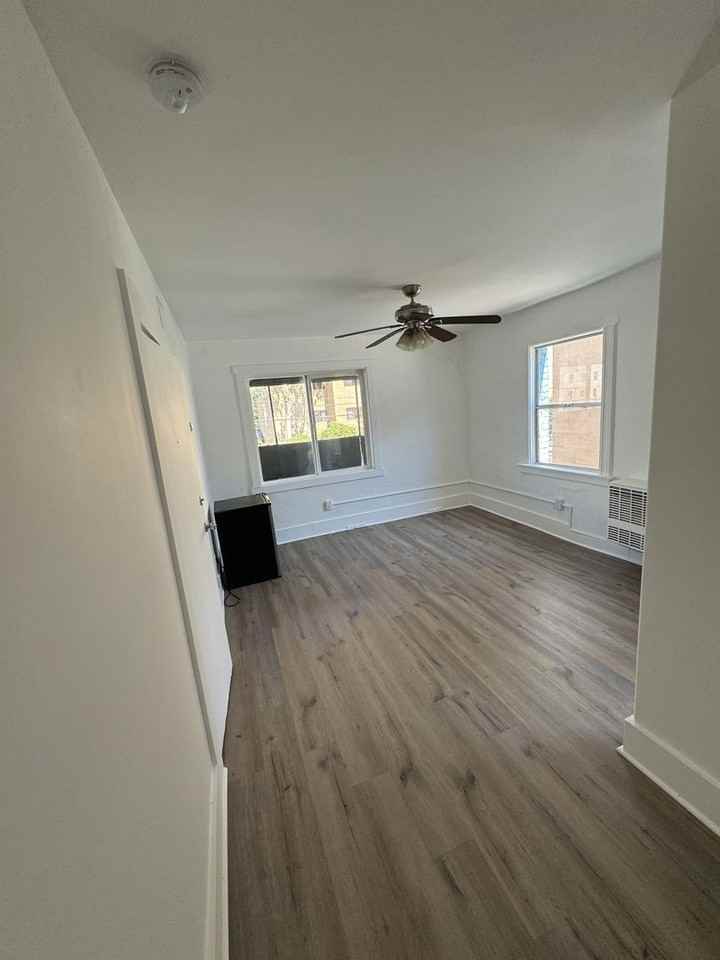 640 San Julian St - Photo 4 of 7