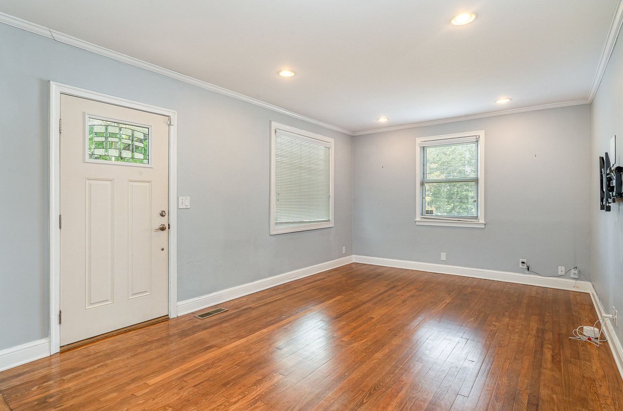 418 Westboro Dr - Photo 3 of 15