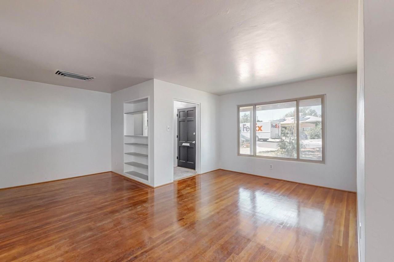 1040 Quincy St Se - Photo 2 of 44