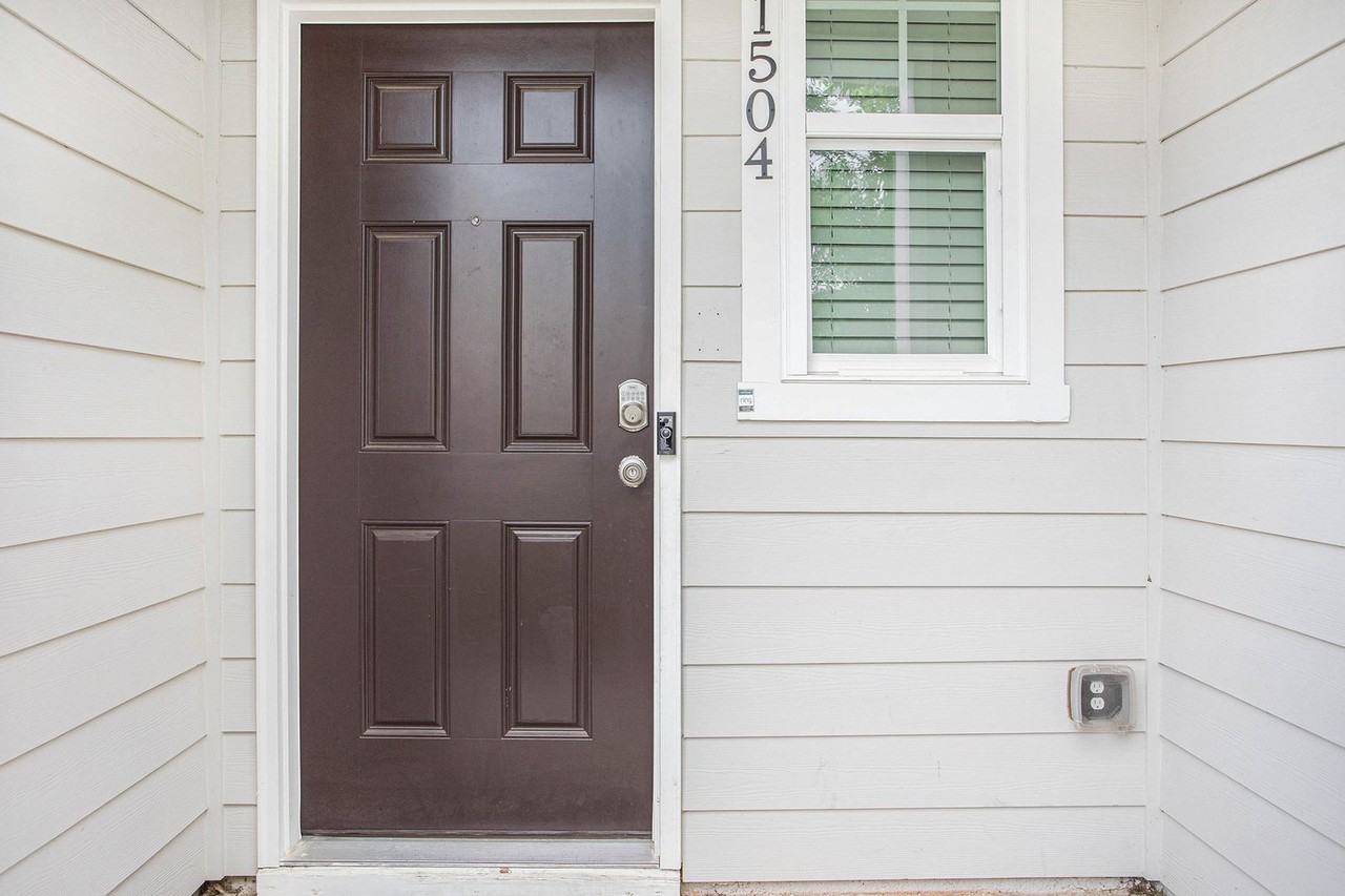 1504 Vernon Blvd - Photo 6 of 19