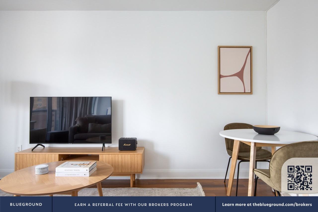 290 3rd Avenue - Photo 4 of 25