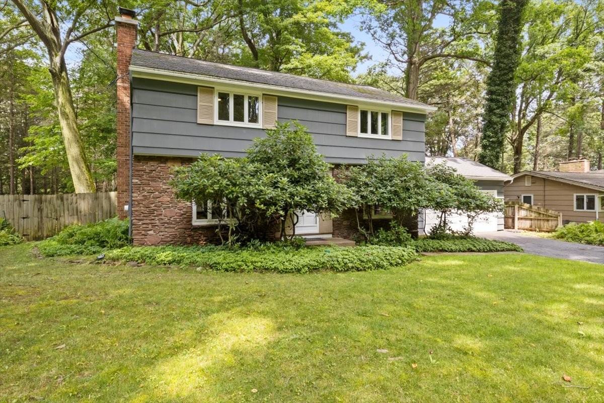 485 Oakridge Drive - Photo 2 of 38