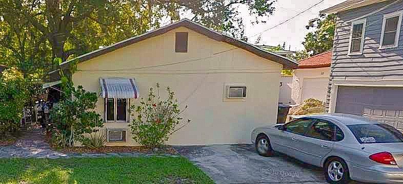222 1/2 15th Ave N - Photo 2 of 6