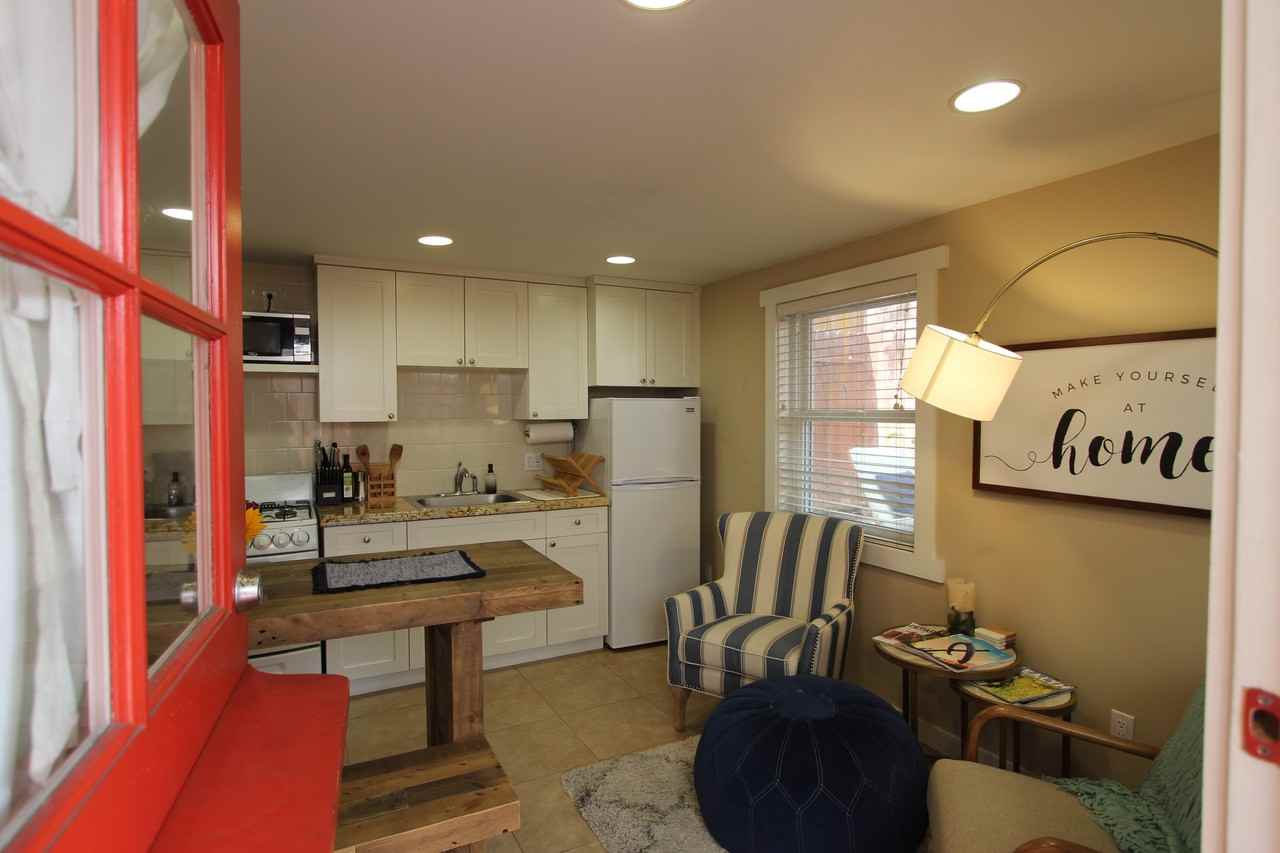 806 Bayview Dr - Photo 2 of 14