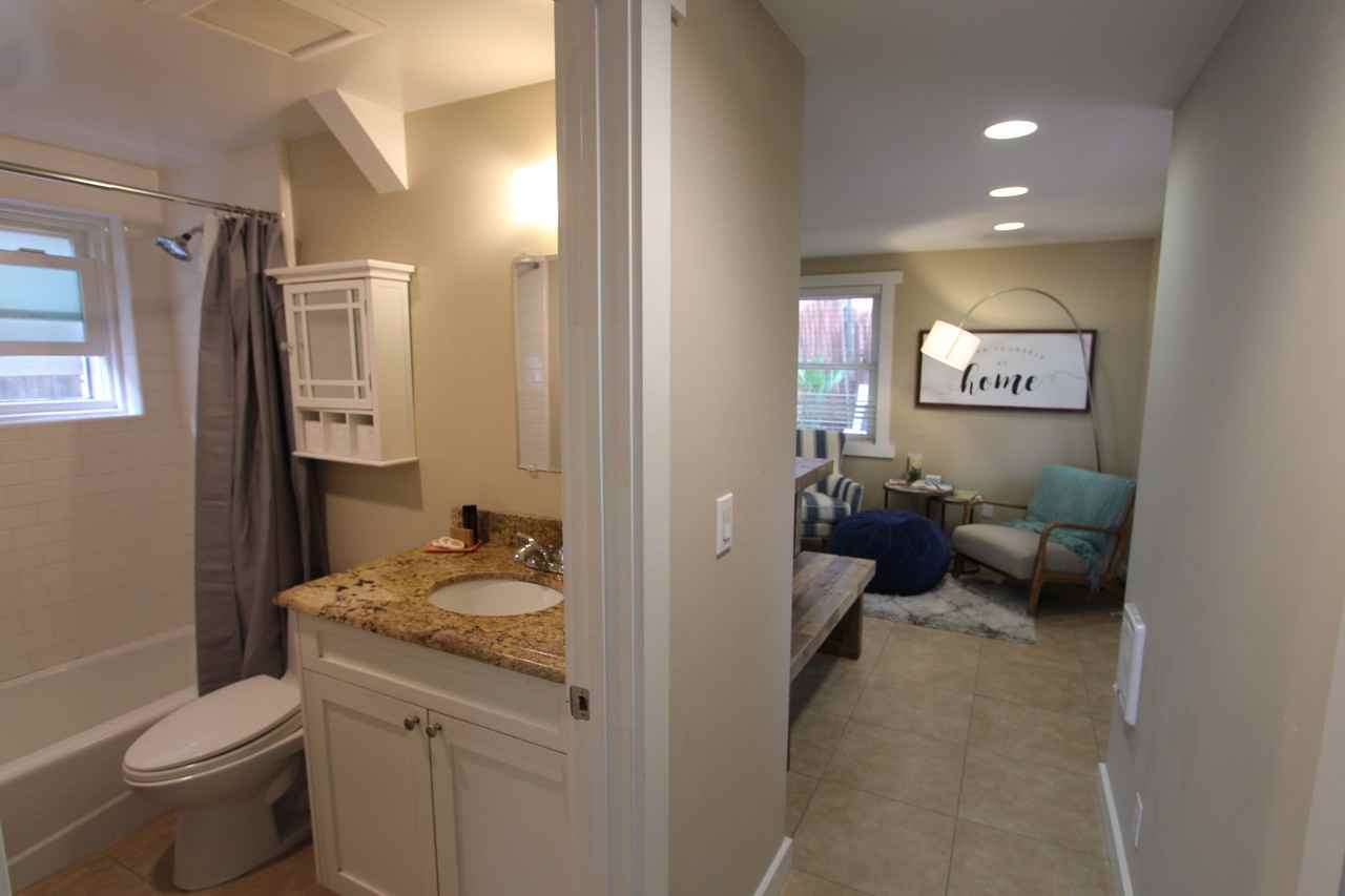 806 Bayview Dr - Photo 5 of 14