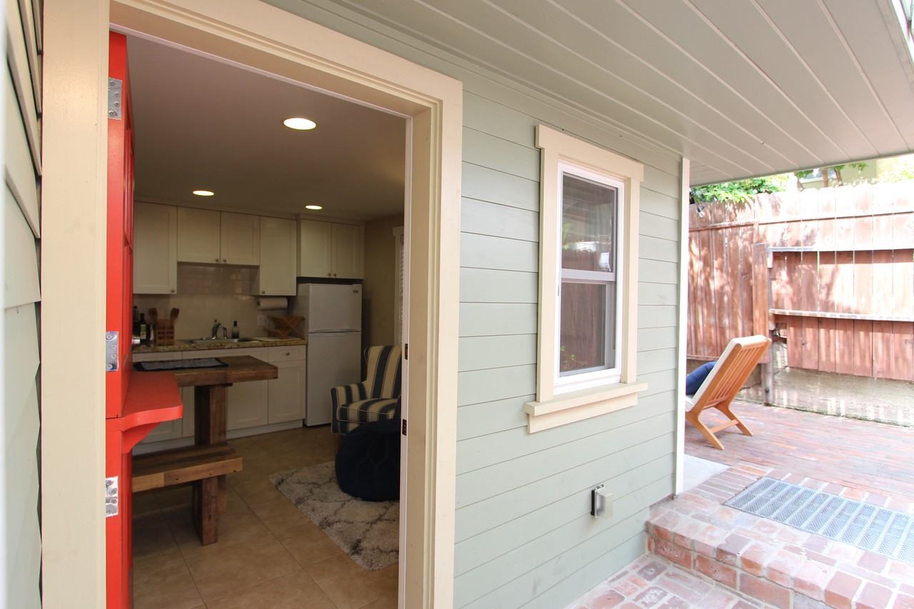 806 Bayview Dr - Photo 6 of 14