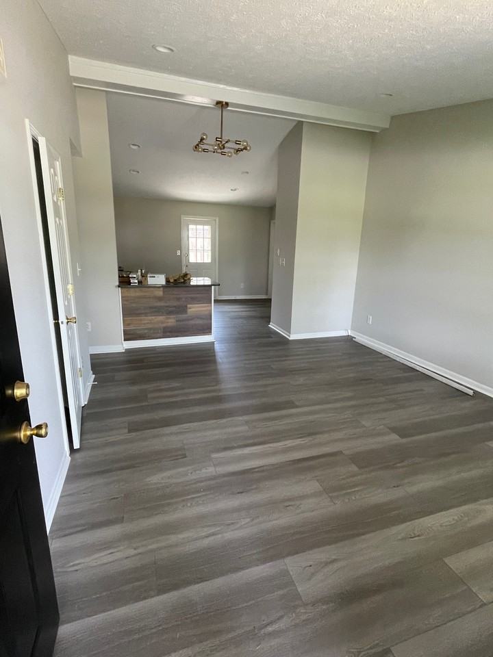 1117 E 105th St #1117 - Photo 3 of 6