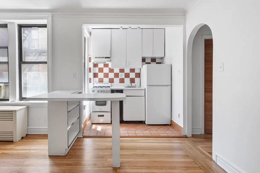 W 18th St #3D - Photo 3 of 13