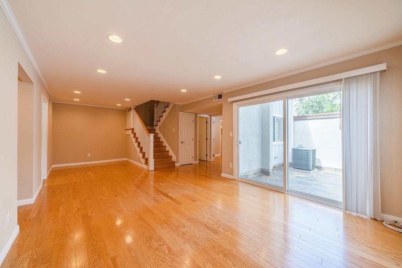 1720 Oldstone Ct - Photo 3 of 33