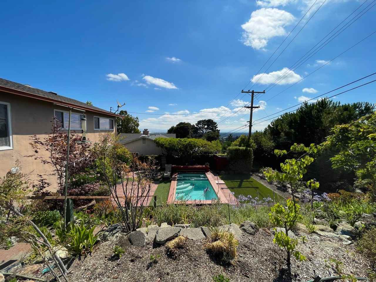 3847 Vineyard Dr - Photo 2 of 40