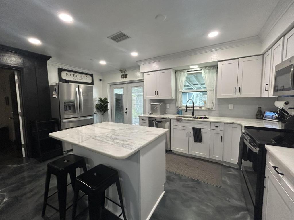 5508 1st Avenue Dr Nw - Photo 5 of 9