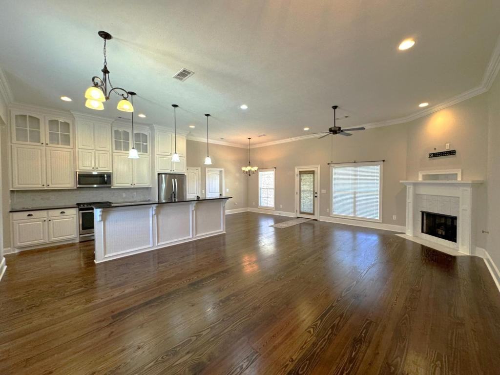 225 Buckhead Dr - Photo 2 of 11