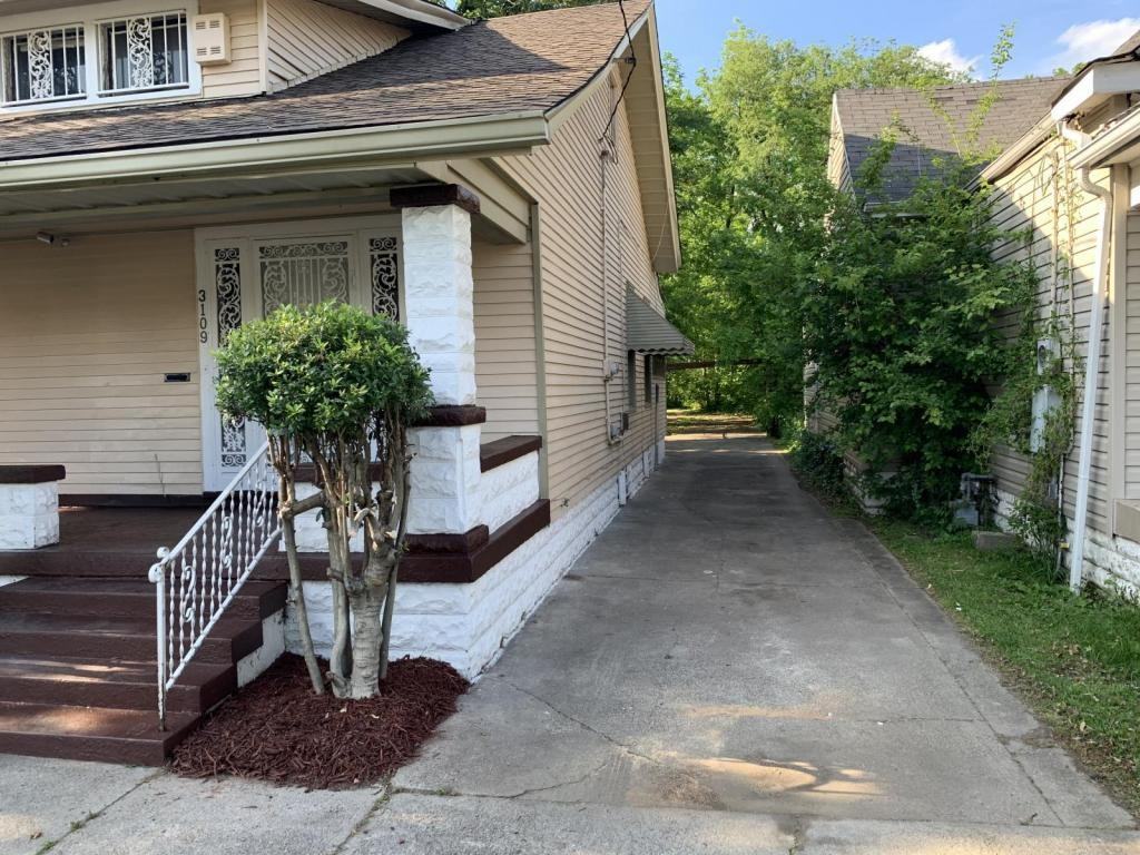 3109 Dumesnil St - Photo 3 of 24