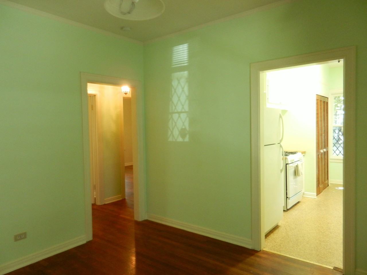 318-320 E Lullwood - Photo 2 of 24