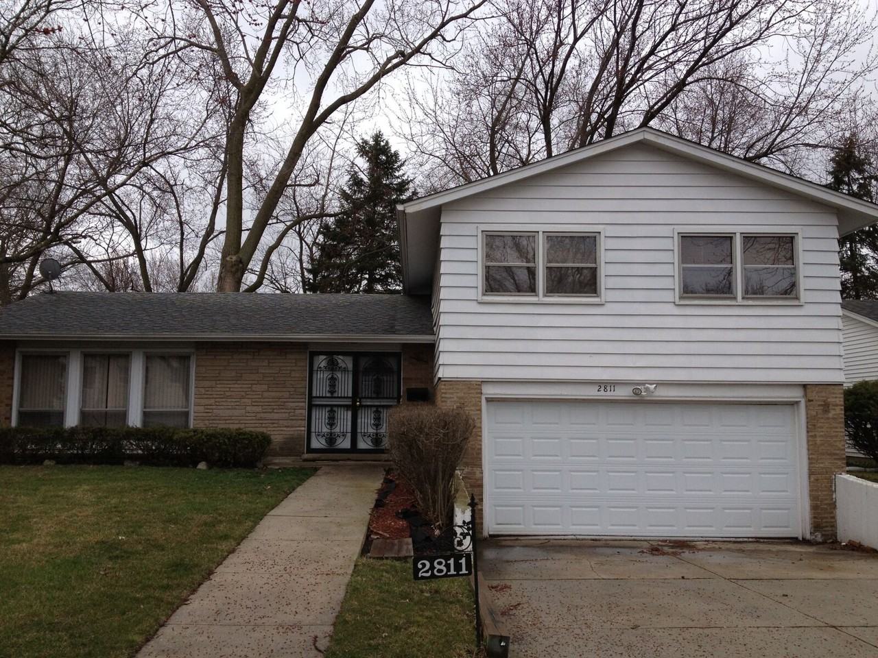2811 Knollwood Pl - Photo 2 of 13
