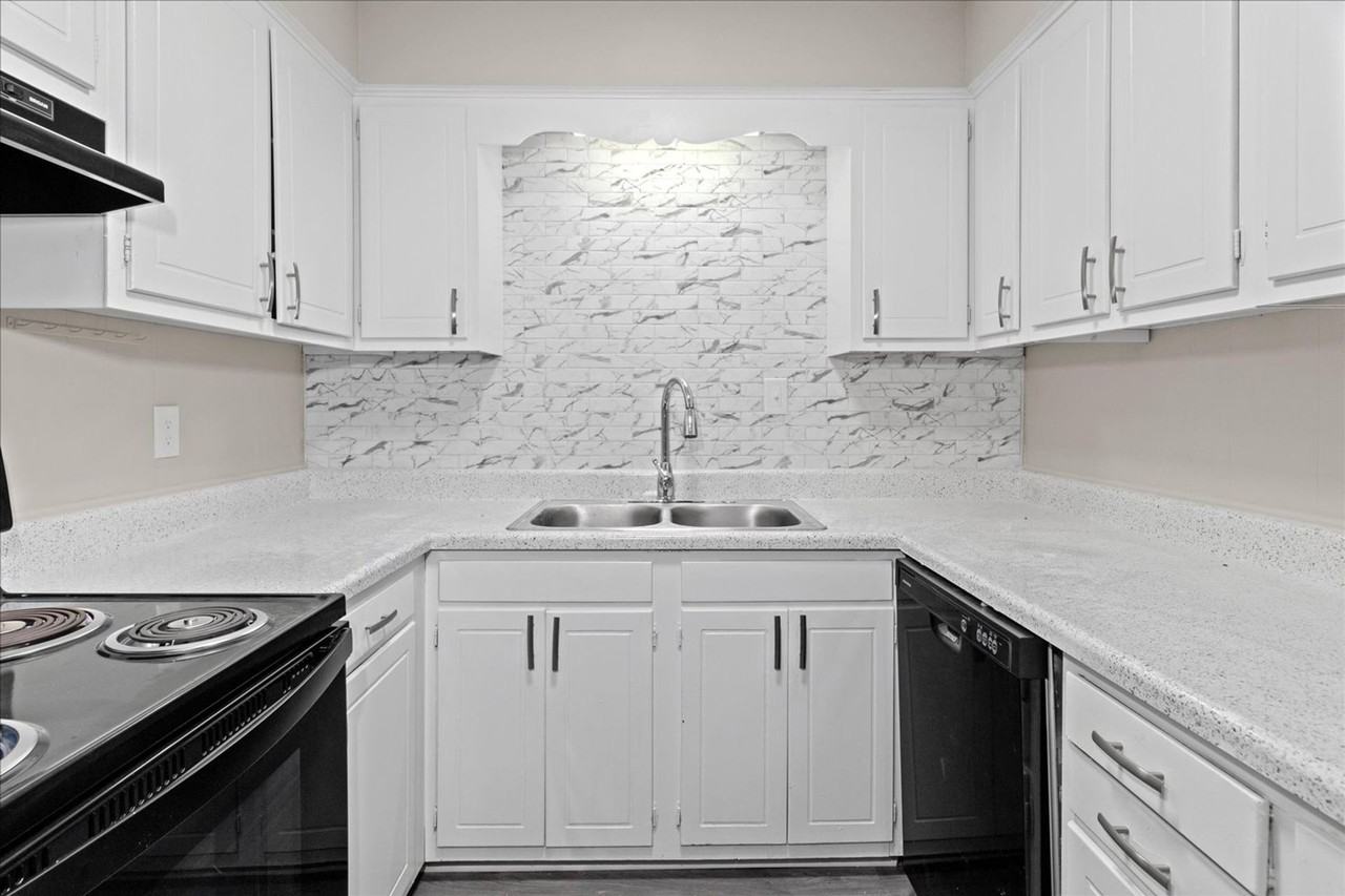 Chateau Apartments - Photo 3 of 46