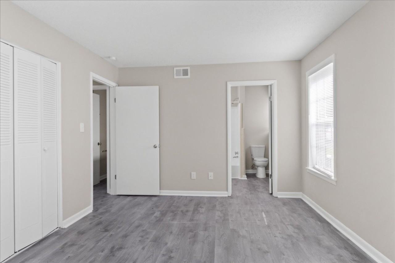 Chateau Apartments - Photo 7 of 46