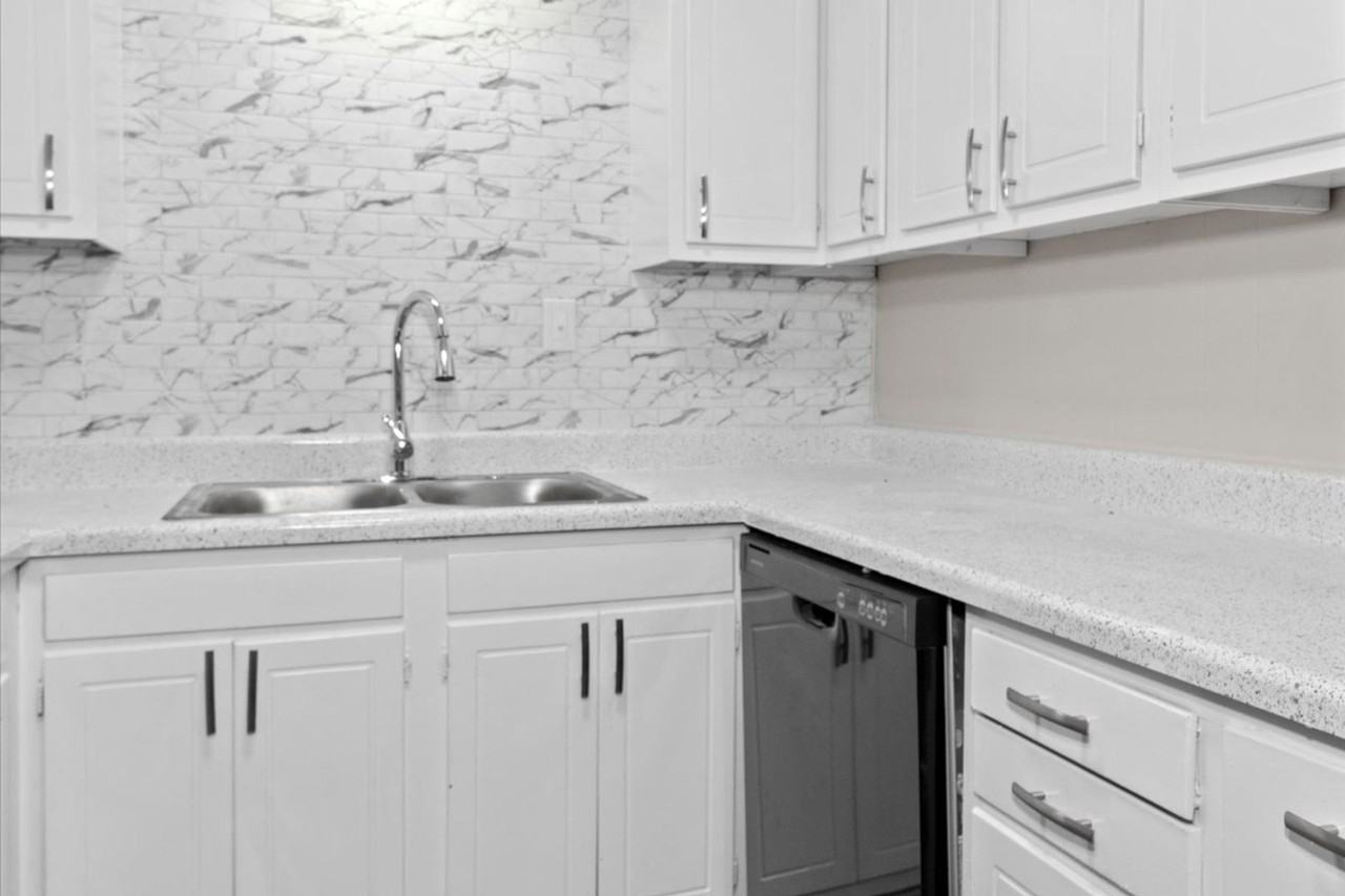 Chateau Apartments - Photo 4 of 46