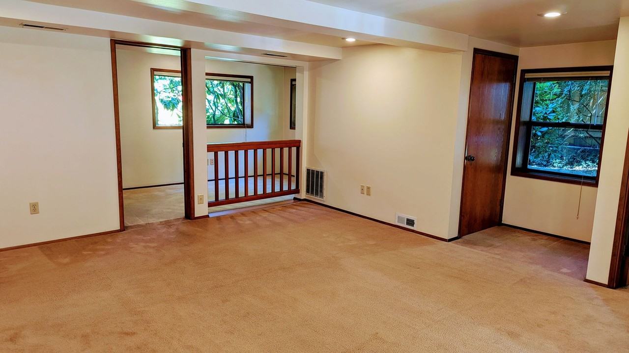2507 Nw 92nd St #B - Photo 2 of 21