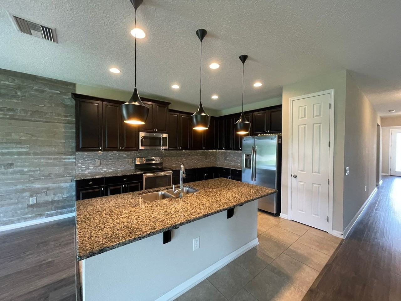 18759 Cortes Creek Blvd - Photo 7 of 23