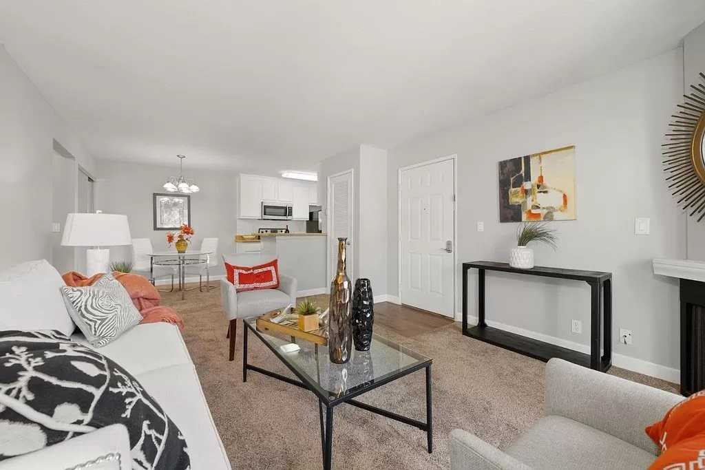 2701 Somerset Park Cir - Photo 3 of 10