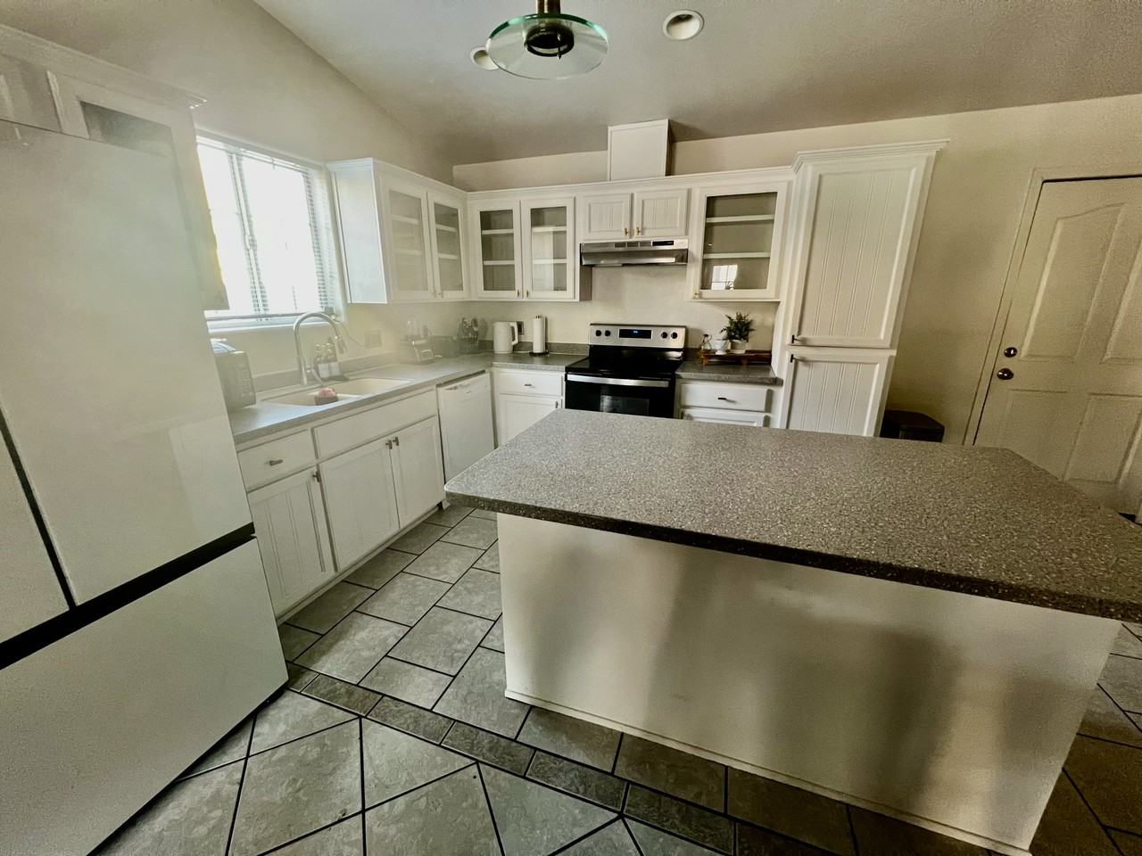 1910 E Los Olivos Dr #NA - Photo 2 of 10