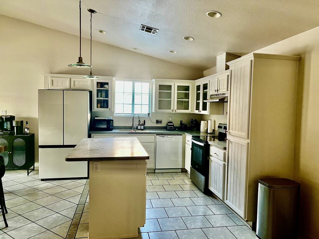 1910 E Los Olivos Dr #NA - Photo 3 of 10