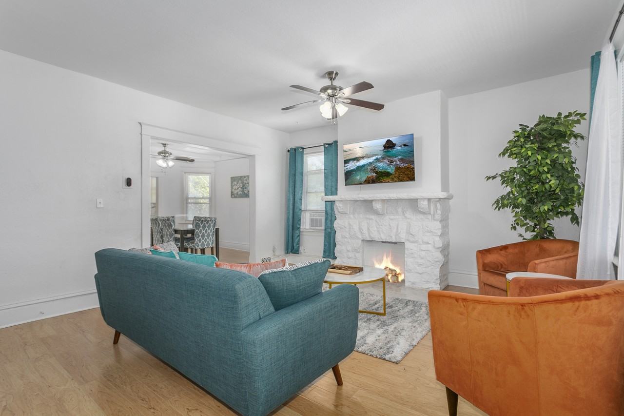 710 E 34th St #2 - Photo 3 of 32