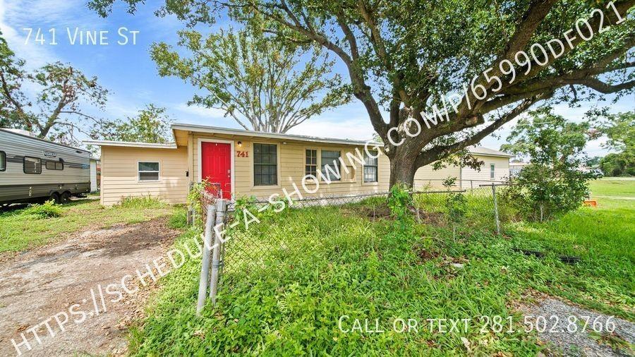 741 Vine St - Photo 2 of 13