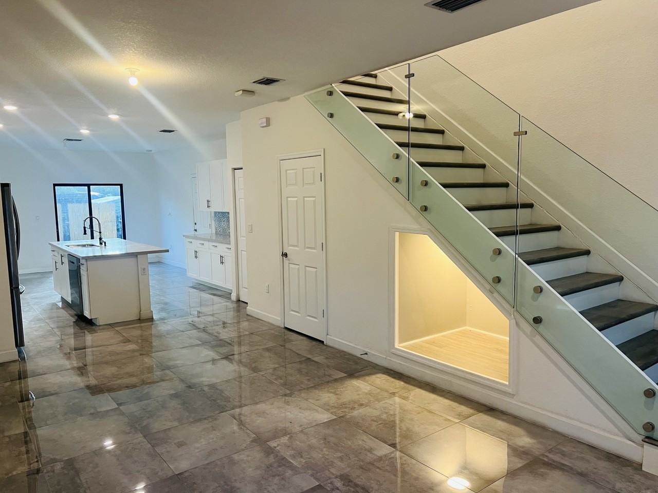 2825 Sw 17th Ave #2825 - Photo 4 of 31