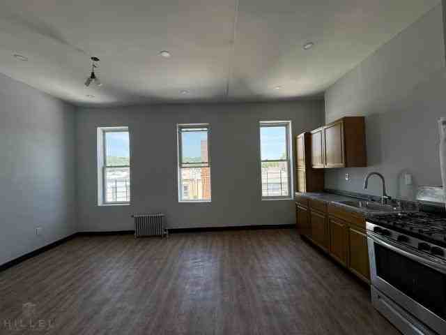 9203 Jamaica Ave - Photo 3 of 10