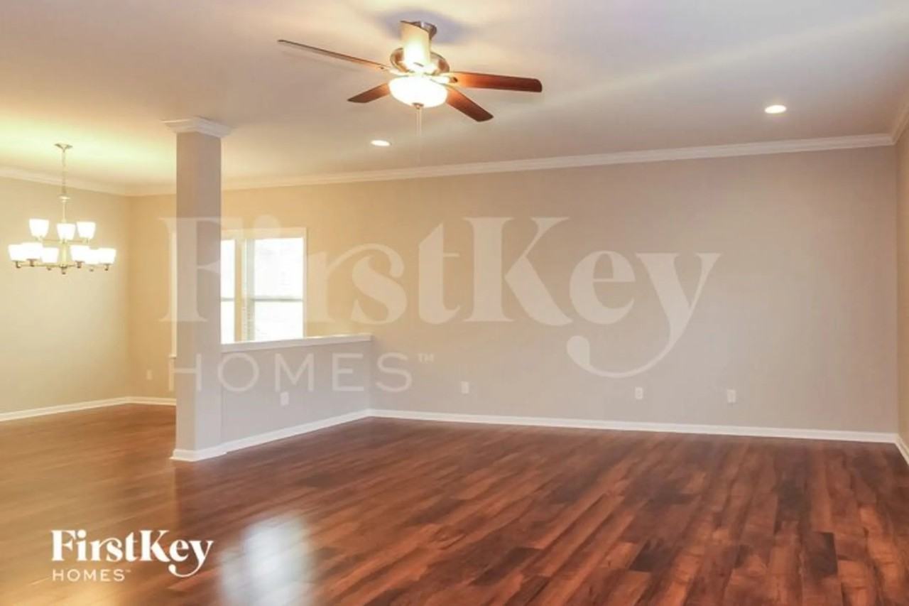 3845 Streamside Dr - Photo 3 of 15