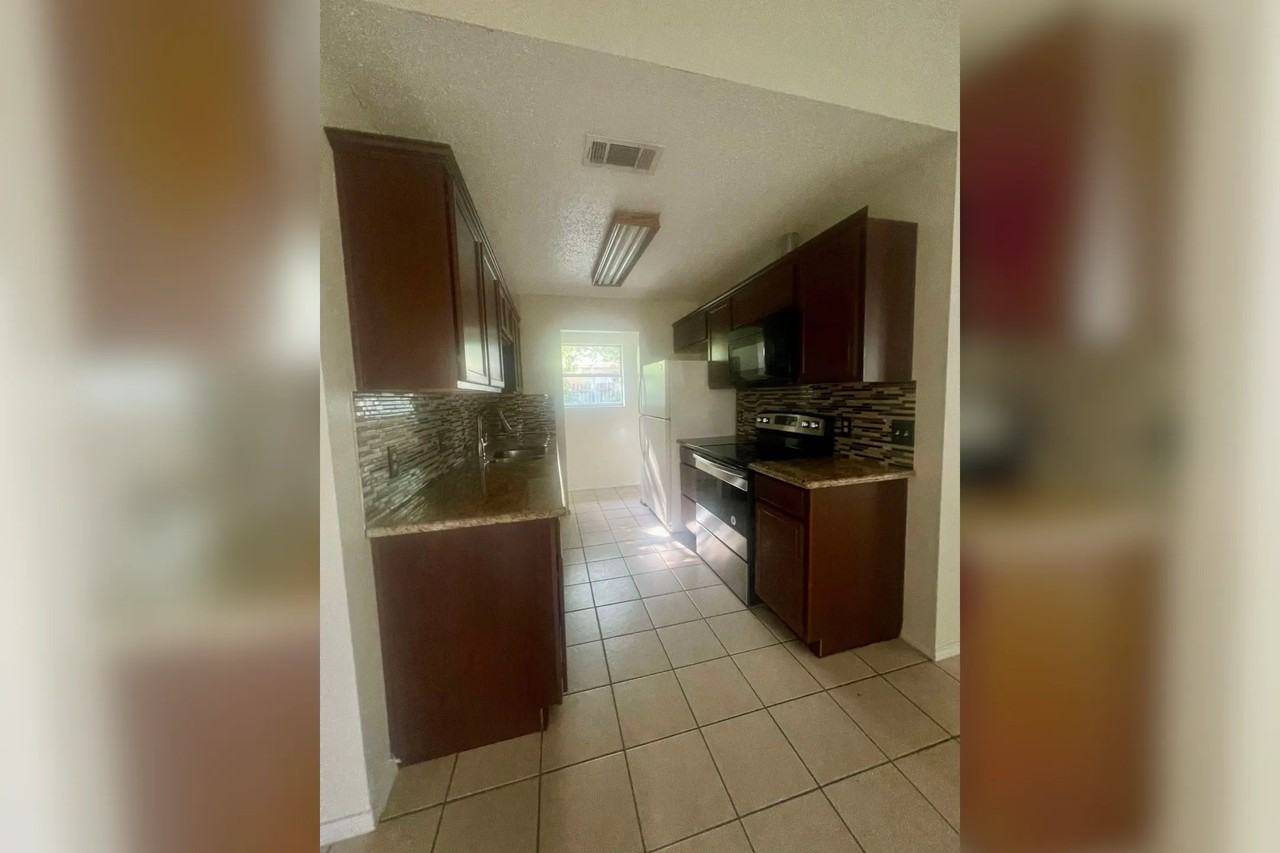 907 Haynes Dr - Photo 2 of 10